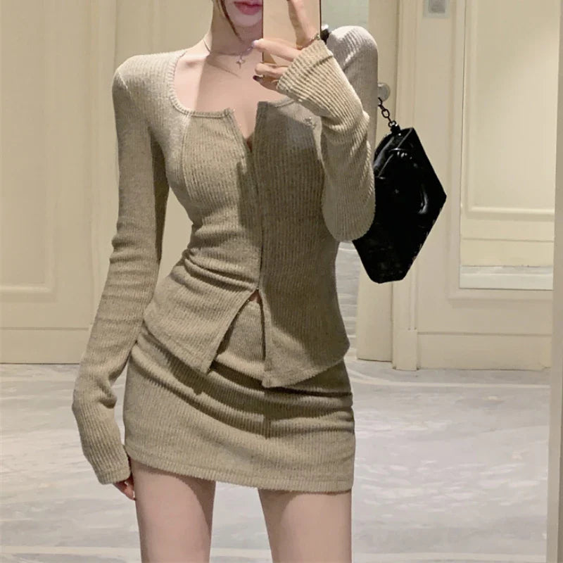 Territory Autumn New Korean Solid Color Casual Thread Long-sleeved T-shirt Women + High Waist Sexy Slim Hip Skirt Two-piece Suit