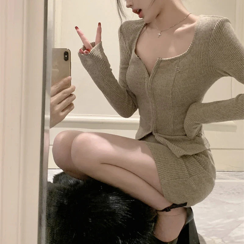 Territory Autumn New Korean Solid Color Casual Thread Long-sleeved T-shirt Women + High Waist Sexy Slim Hip Skirt Two-piece Suit