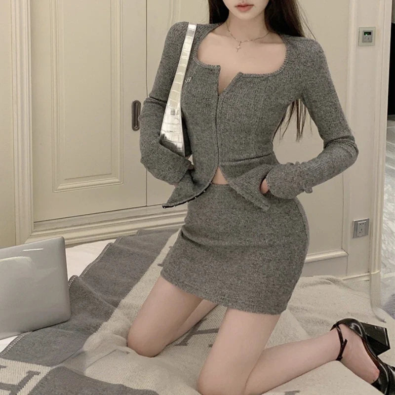 Territory Autumn New Korean Solid Color Casual Thread Long-sleeved T-shirt Women + High Waist Sexy Slim Hip Skirt Two-piece Suit