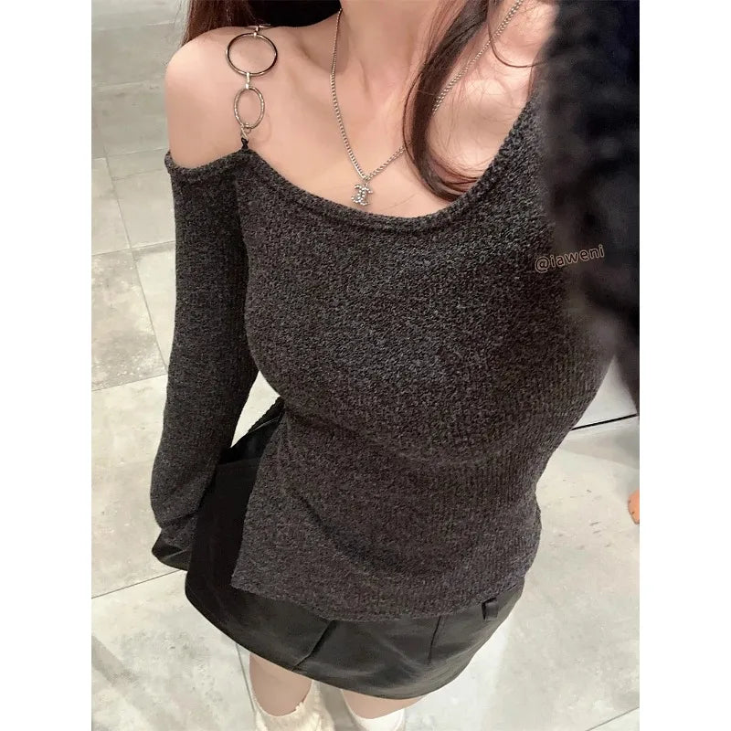 Territory Korean Strapless Chain Sexy Knitted Long-sleeved T-shirt Women 2024 Spring New High Street Fashion All Match Asymmetric Tops